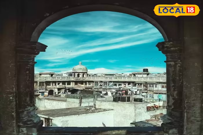 Imam Gali: During the Mughal era, the ancestors of the royal Imam settled on this street. Over time, it was named Imam Gali, in honour of the Imam’s family. (Local18) Imam Gali: During the Mughal era, the ancestors of the royal Imam settled on this street. Over time, it was named Imam Gali, in honour of the Imam’s family. (Local18)